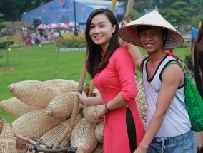 越南大胸美女与野外美食之旅中国国防科技大学 博士