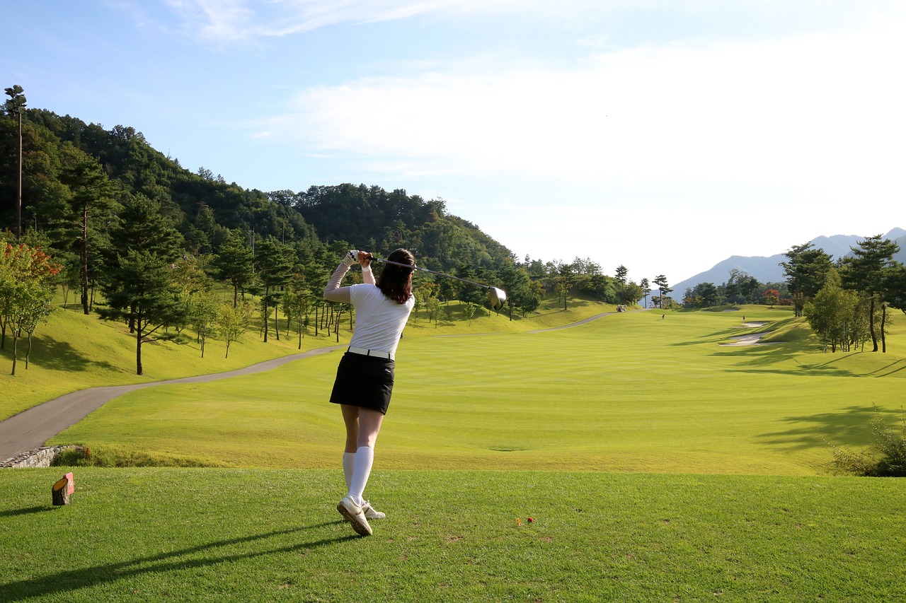 去看学校足球比赛在学校的足球比赛