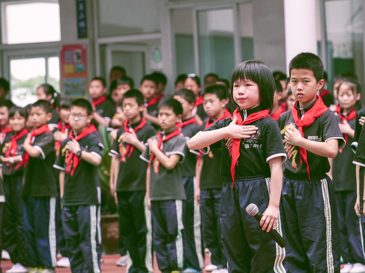 蔄山小学足球队教练，引领青春的足球梦想九山小学足球队